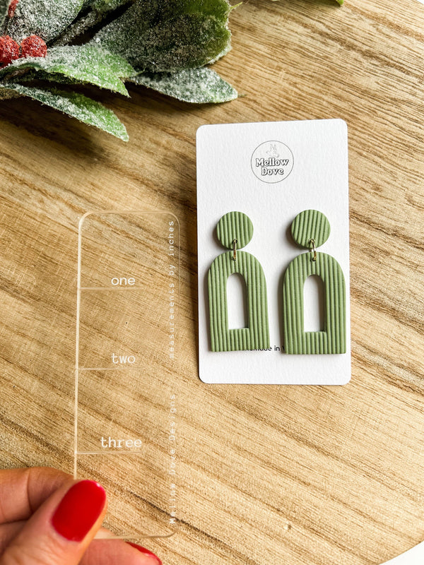 Ribbed Arch Clay Earrings