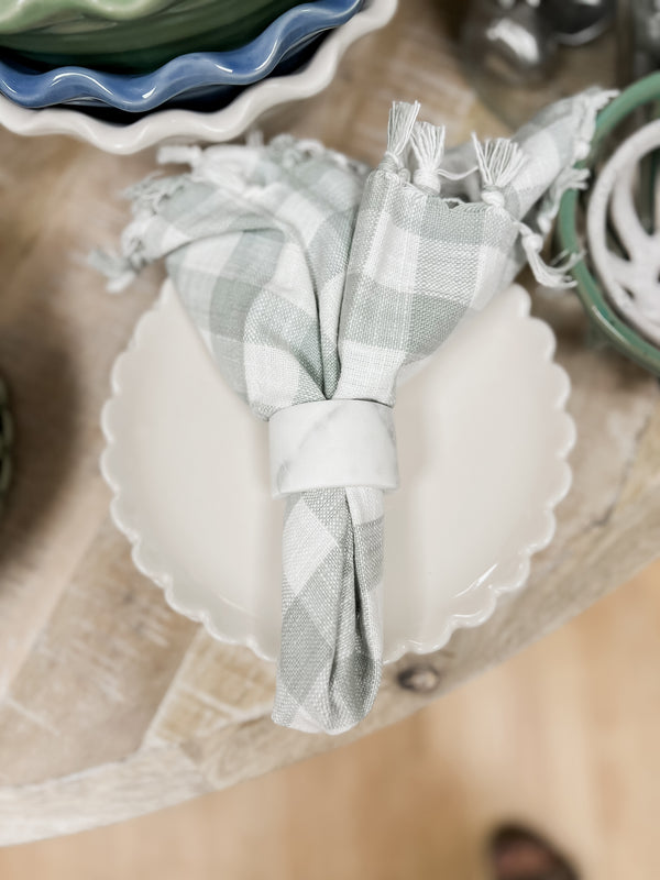 Scalloped Stoneware Plate